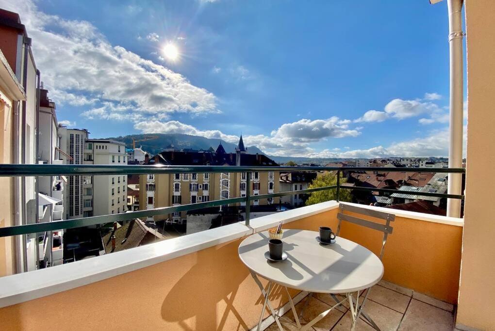 Toit-Terrasse Traversant Plein Centre 100M Du Lac Annecy Exterior foto
